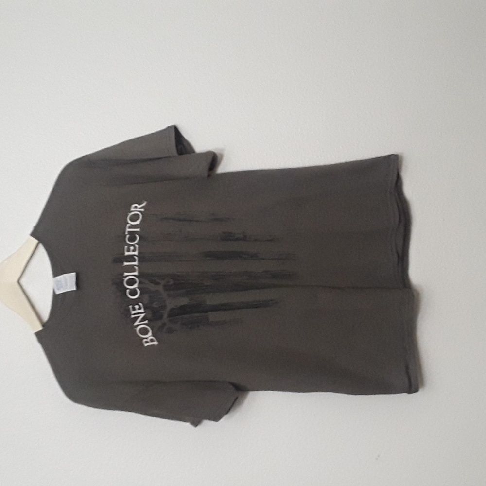 Men's graphic tee size large